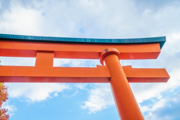 Бесплатное фото fushimiinari тайша shrinetemple в киото, япония