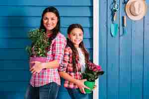 Free photo gardening concept with mother and daughter