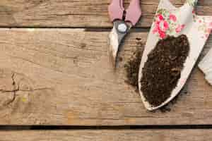 Free photo gardening tools arrangement on wooden background with copy space