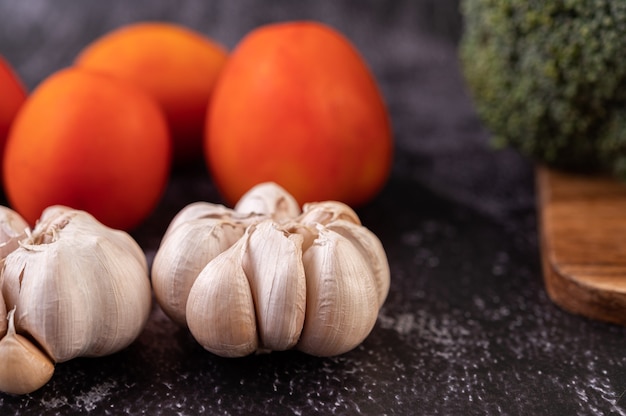 Garlic is placed on a black background