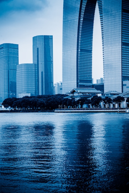 Free photo the gate of the orient by the jinji lake