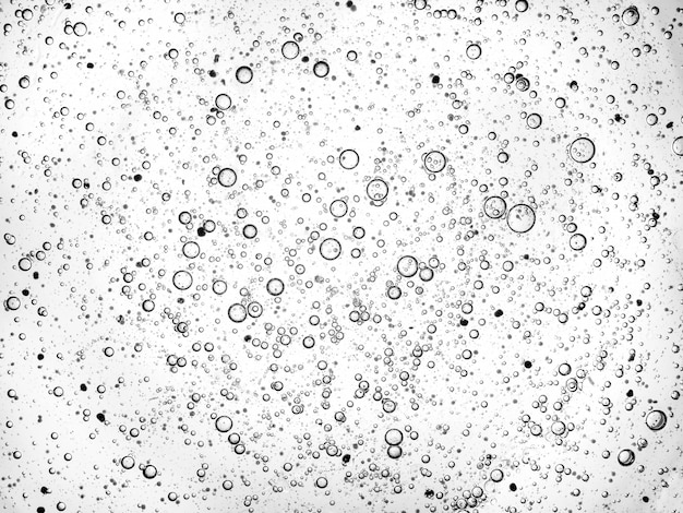 Гель с гиалуроновой кислотой. белый фон с пузырьками кислорода косметический крем с пузырьками кислорода.