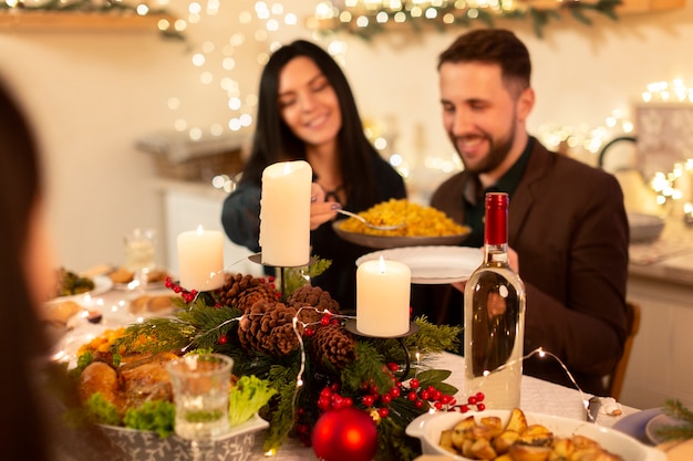 Gemütliche Winterszenen mit der Familie