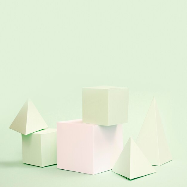 Geometric paper elements with copy-space