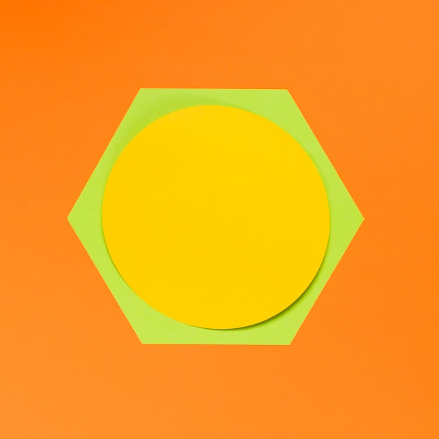 オレンジ色の背景上の幾何学的図形