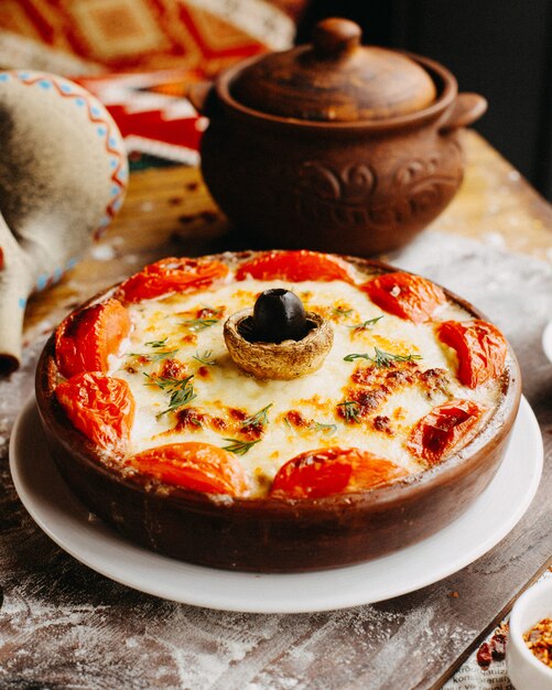 테이블에 그루지야 어 khachapuri