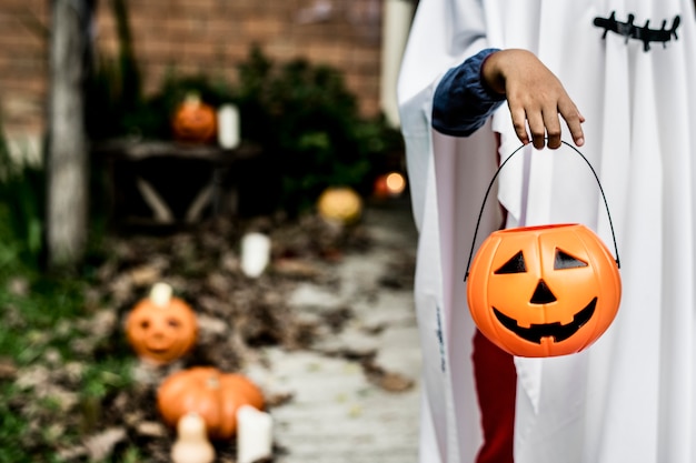 Foto gratuita costume da fantasma per la festa di halloween