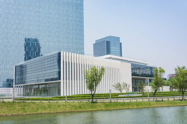 Free Photo giant glass building