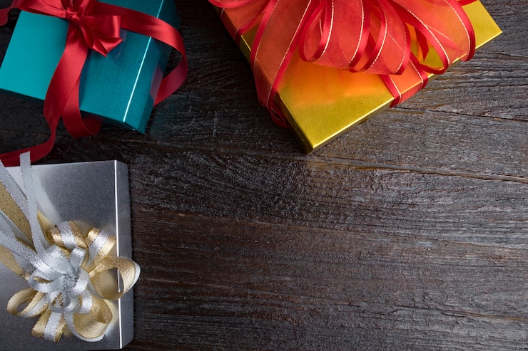 Free Photo gift box idea old wooden parcel