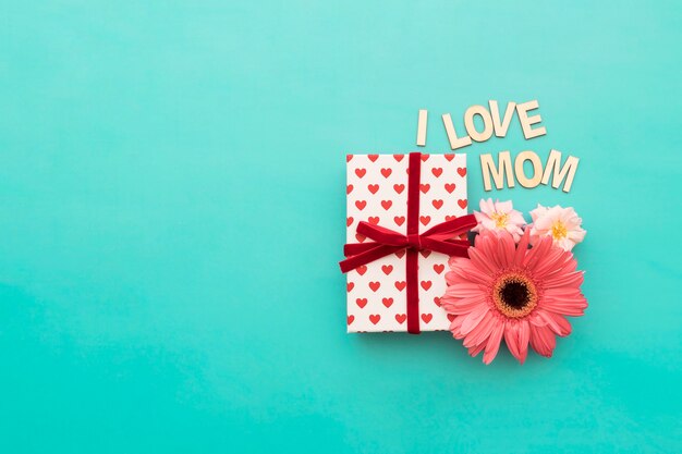 Gift box with heart design, flowers and "i love mom" lettering