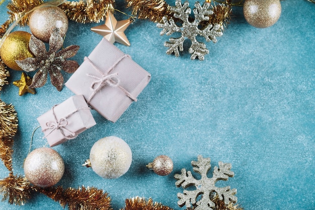 Free photo gift boxes with shiny baubles