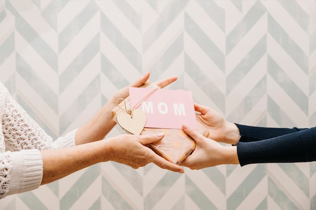 Free photo gifting concept for mothers day