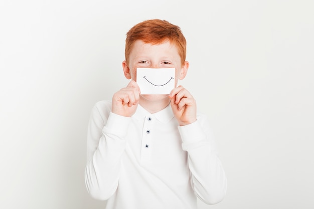 Free photo ginger boy with card of smiling mouth