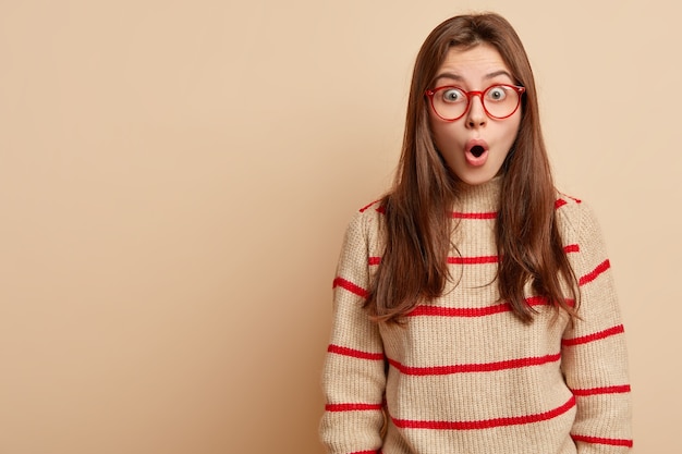 Free photo ginger teenager wearing red eyeglasses