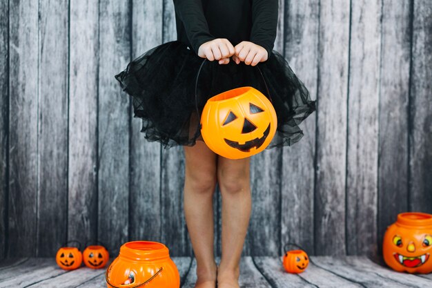 Free photo girl in ballet skirt holding basket