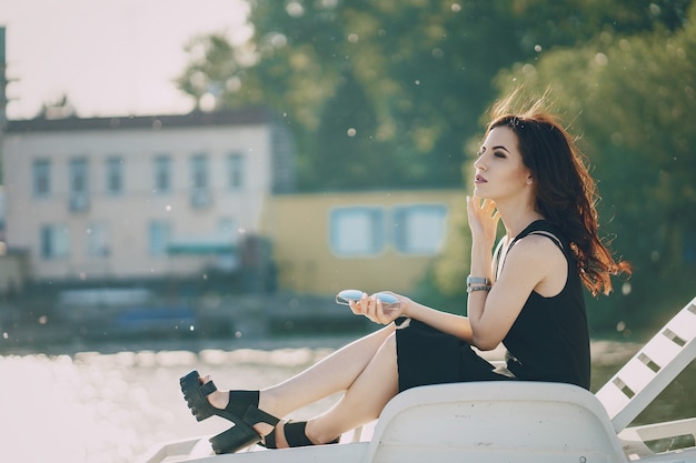 Ragazza sulla spiaggia