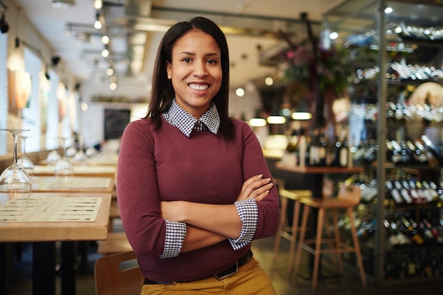 Foto gratuita ragazza nel caffè