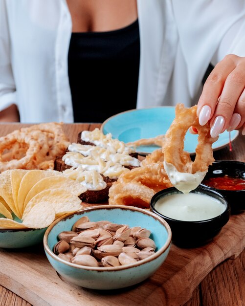 Girl eating a beer set with sauce