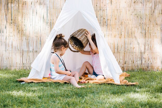 Free photo girl emptying basket in tent