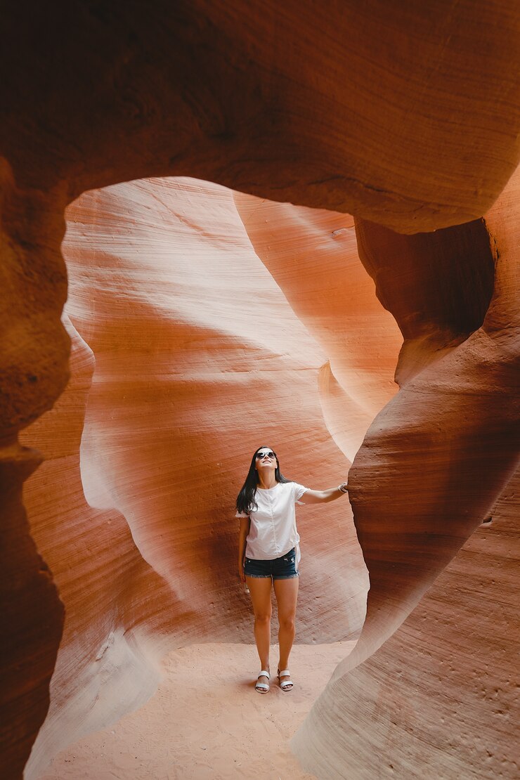 Free Photo girl exploring the grand canyon in arizona