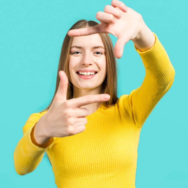 Free photo girl expressing her happiness