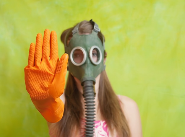 Free photo girl in gas mask pointing stop