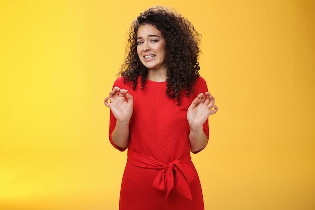 Free photo girl hates washing dished grimacing from dislike and disgust wanting puke from aversion raising palms and stepping back frowning refusing displeasing offer over yellow background. copy space