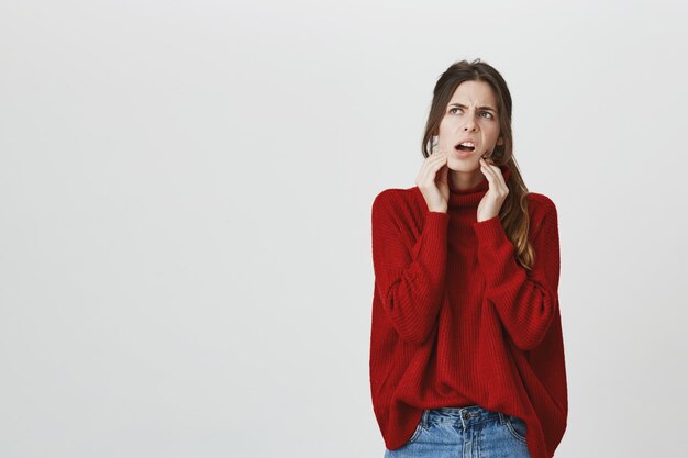 Girl having toothache