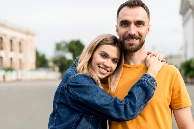 Free photo girl hugging his boyfriend