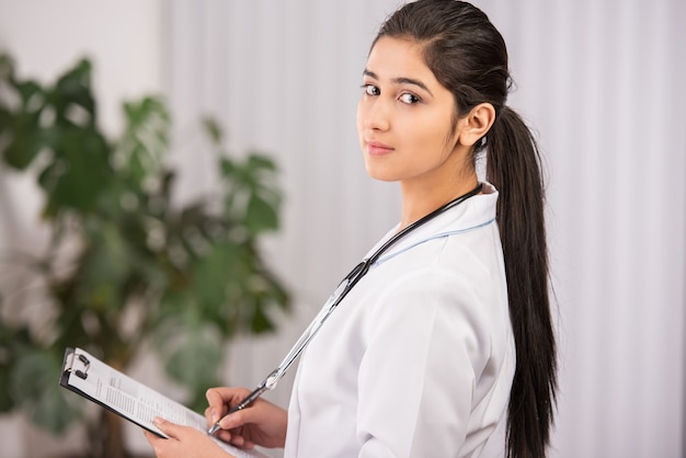 Nurse at the hospital | Photo: Freepik