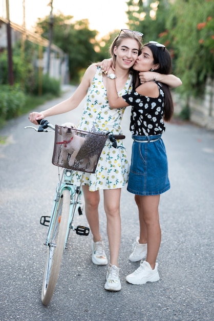Free photo girl kissing her friend on the cheek