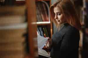 Free photo girl in the library