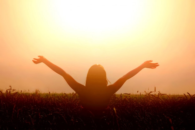 Free photo girl lift her hands to the sky and feel freedom.