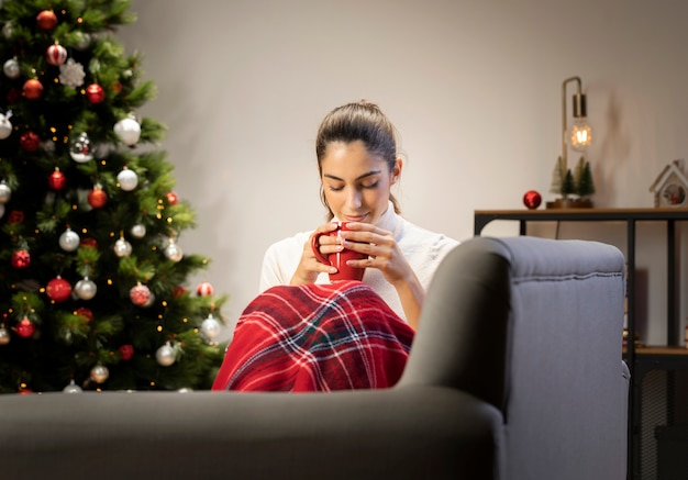 Free photo girl looking at a cup of tea