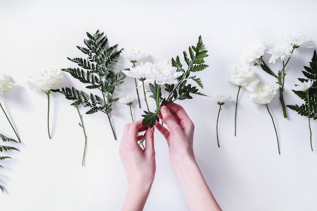 Free photo girl making a bouquet