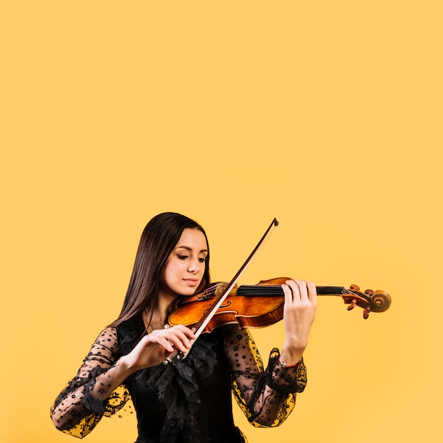 Girl playing the violin