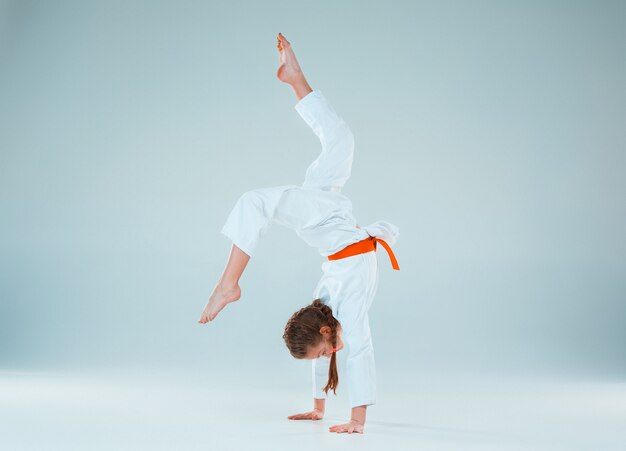 Free photo the girl posing at aikido training in martial arts school. healthy lifestyle and sports concept