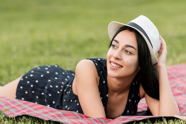 Free photo girl posing on a picnic blanket