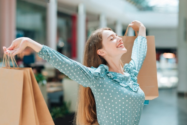 Free photo girl posing with her eyes closed