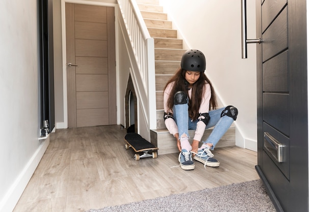 Free photo girl putting on her sneakers