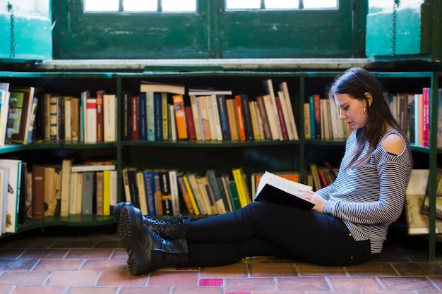 5 sposobov uporyadochit svoyu bumazhnuyu biblioteku