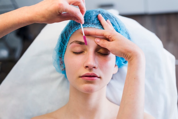 Free photo girl receiving facial treatment in a beauty salon