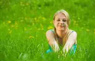 Free photo girl  relaxing outdoor in grass