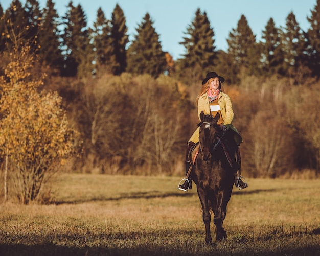 Free photo girl ride a horse