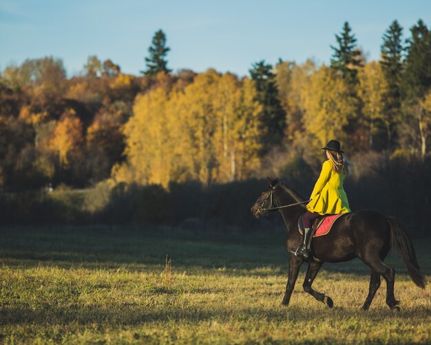 girl ride a horse