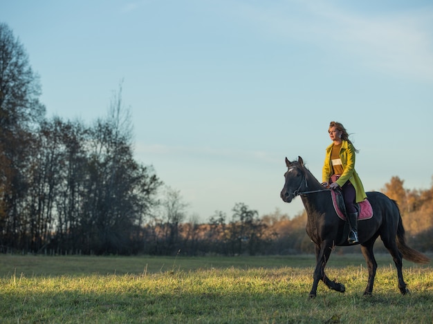 girl ride a horse