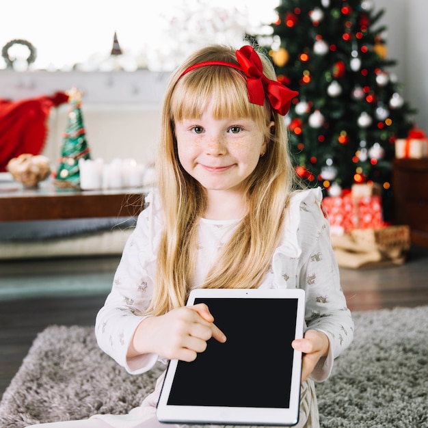 Free photo girl showing her tablet