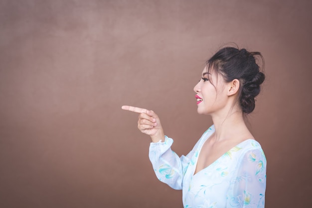 The girl shows hand gestures and facial emotions.