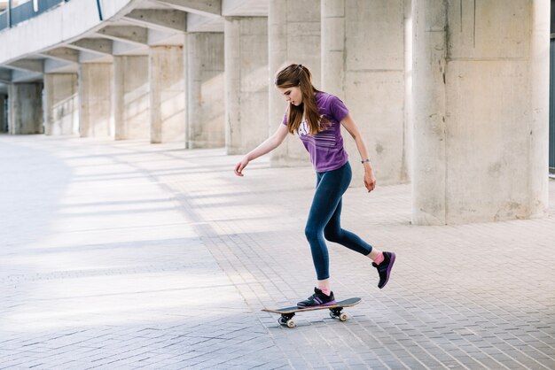 女の子スケートボード