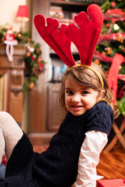 Free photo girl smiling on christmas